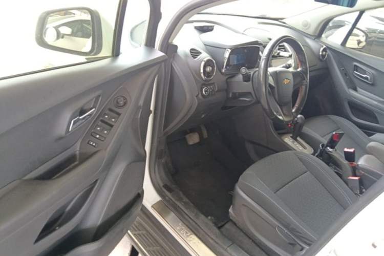 Used Chevrolet Trax 2016 1.4T Automatic Two-Wheel Drive Comfort Version with Sunroof Driver Seat
