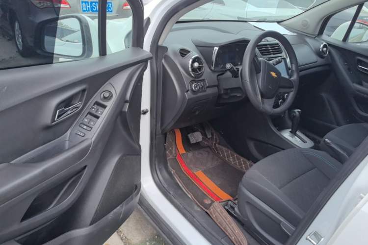Used Chevrolet Trax 2016 1.4T Automatic Two-Wheel Drive Comfort Version with Sunroof Driver Seat