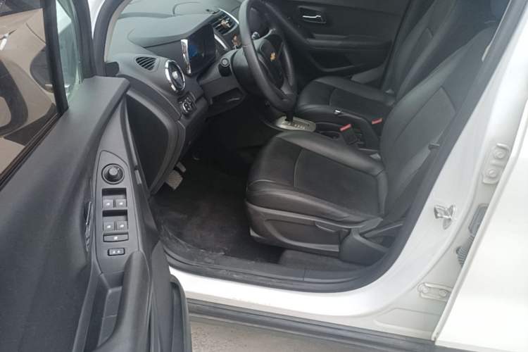 Used Chevrolet Trax 2016 1.4T Automatic Two-Wheel Drive Comfort Version with Sunroof Driver Seat