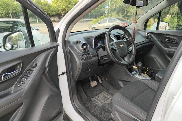Used Chevrolet Trax 2016 1.4T Automatic Two-Wheel Drive Comfort Version with Sunroof Driver Seat