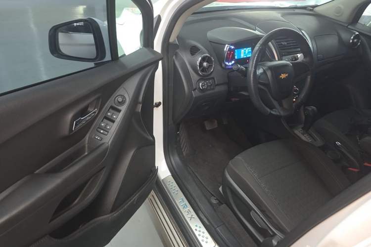 Used Chevrolet Trax 2016 1.4T Automatic Two-Wheel Drive Comfort Version with Sunroof Driver Seat