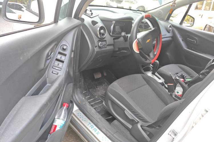 Used Chevrolet Trax 2016 1.4T Automatic Two-Wheel Drive Comfort Version with Sunroof Driver Seat