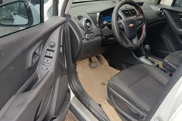 Used Chevrolet Trax 2016 1.4T Automatic Two-Wheel Drive Comfort Version with Sunroof Driver Seat