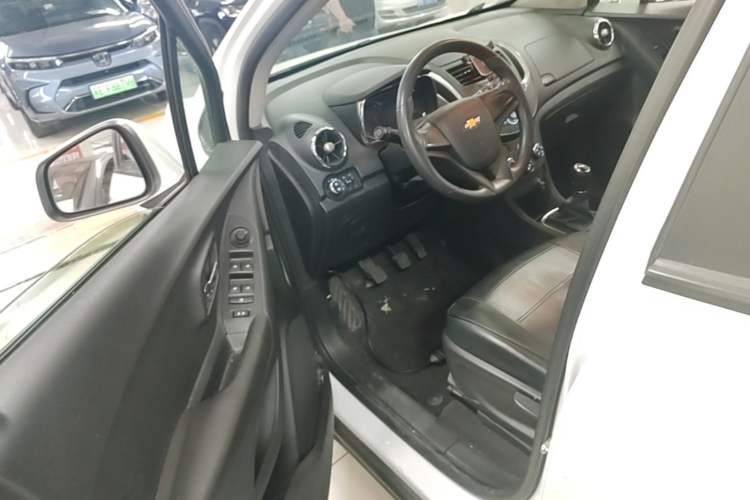 Used Chevrolet Trax 2016 1.4T Manual Two-Wheel Drive Comfort Version with Sunroof Driver Seat
