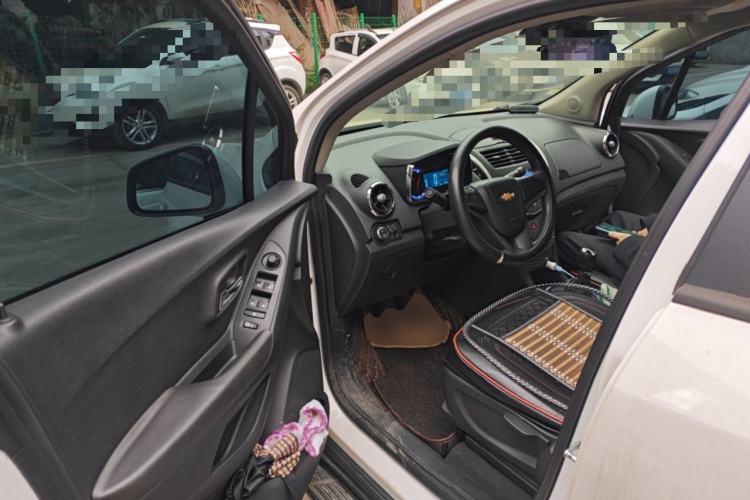 Used Chevrolet Trax 2016 1.4T Manual Two-Wheel Drive Comfort Version with Sunroof Driver Seat