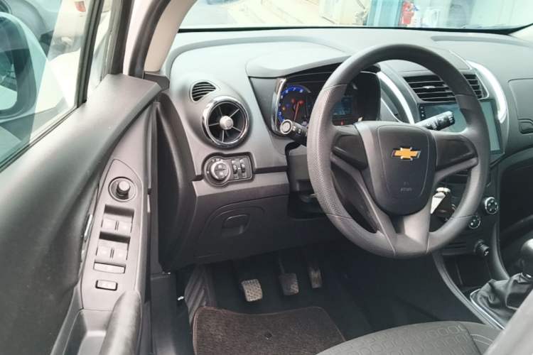Used Chevrolet Trax 2016 1.4T Manual Two-Wheel Drive Comfort Version with Sunroof Driver Seat