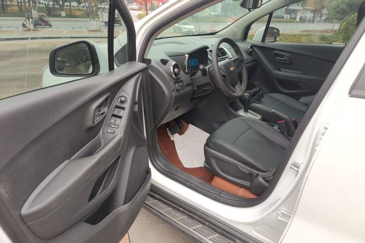 Used Chevrolet Trax 2016 1.4T Automatic Two-Wheel Drive Comfort Version with Sunroof Driver Seat
