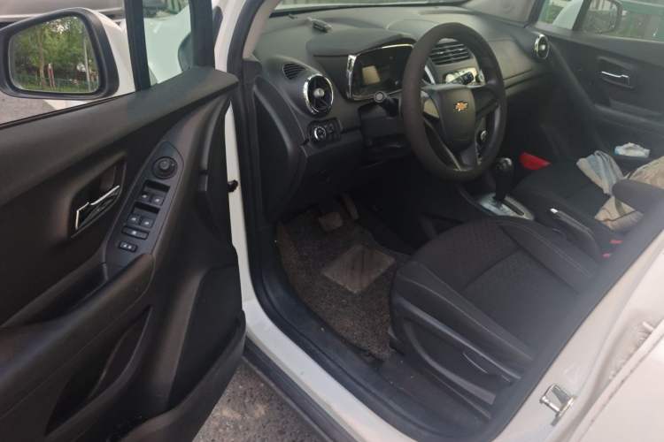 Used Chevrolet Trax 2016 1.4T Automatic Two-Wheel Drive Comfort Version with Sunroof Driver Seat