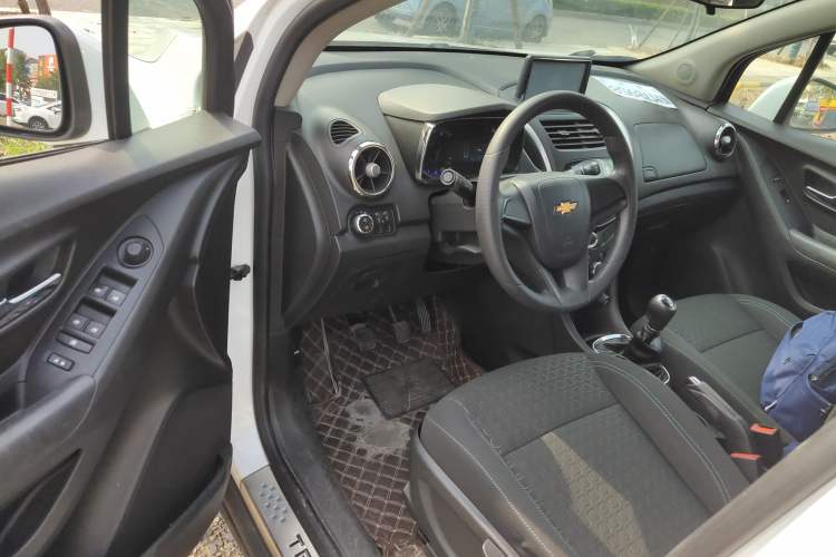 Used Chevrolet Trax 2016 1.4T Manual Two-Wheel Drive Comfort Version with Sunroof Driver Seat