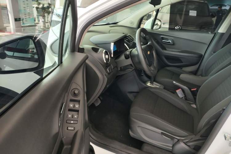 Used Chevrolet Trax 2016 1.4T Automatic Two-Wheel Drive Comfort Version with Sunroof Driver Seat