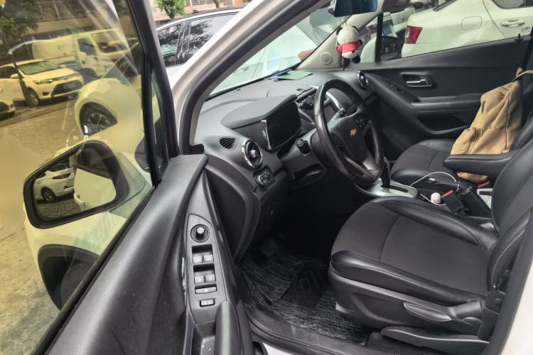 Used Chevrolet Trax 2016 1.4T Automatic Two-Wheel Drive Luxury Version Driver Seat