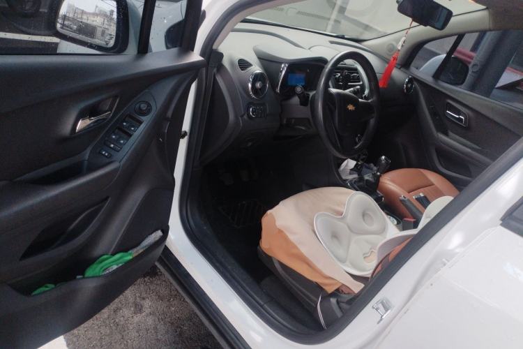Used Chevrolet Trax 2016 1.4T Manual Two-Wheel Drive Comfort Version with Sunroof Driver Seat
