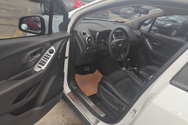 Used Chevrolet Trax 2016 1.4T Automatic Two-Wheel Drive Comfort Version with Sunroof Driver Seat
