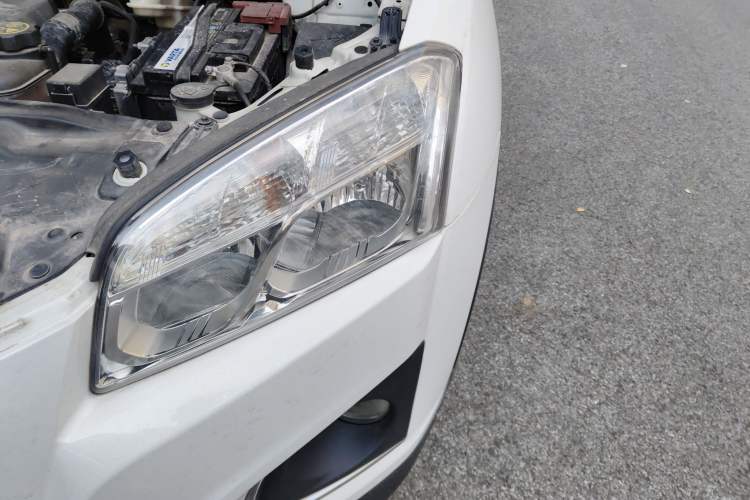 Used Chevrolet Trax 2016 1.4T Automatic Two-Wheel Drive Luxury Version Engine Bay Left