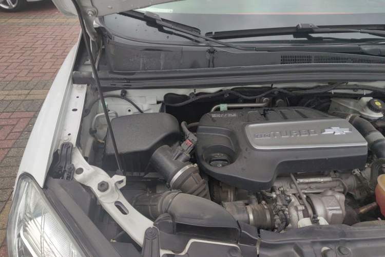 Used Chevrolet Trax 2016 1.4T Manual Two-Wheel Drive Comfort Version with Sunroof Engine Bay Right
