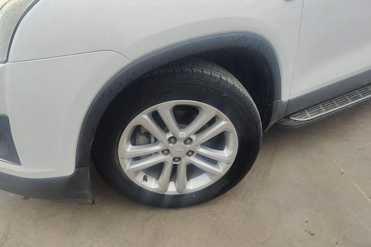 Used Chevrolet Trax 2016 1.4T Automatic Two-Wheel Drive Comfort Version with Sunroof Exterior 1