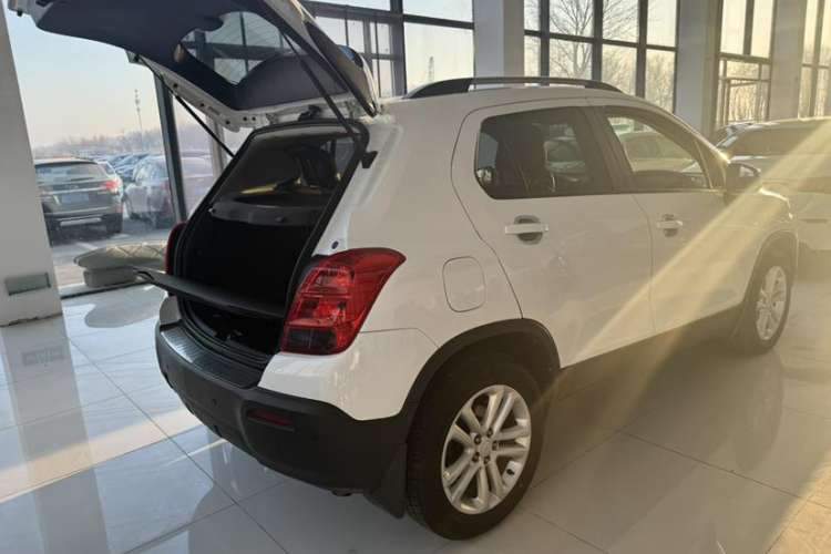 Used Chevrolet Trax 2016 1.4T Manual Two-Wheel Drive Comfort Version with Sunroof Exterior 4