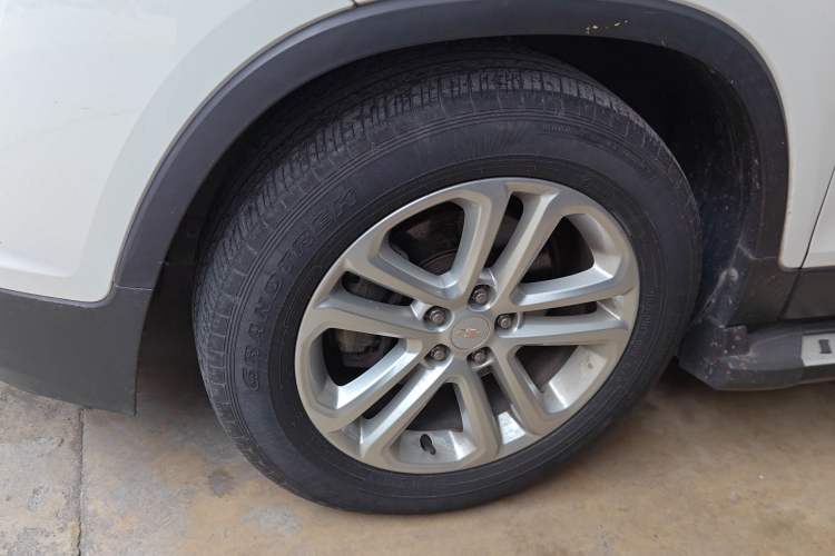 Used Chevrolet Trax 2016 1.4T Manual Two-Wheel Drive Comfort Version with Sunroof Exterior 4