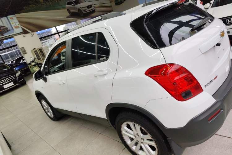 Used Chevrolet Trax 2016 1.4T Manual Two-Wheel Drive Comfort Version with Sunroof Exterior 5