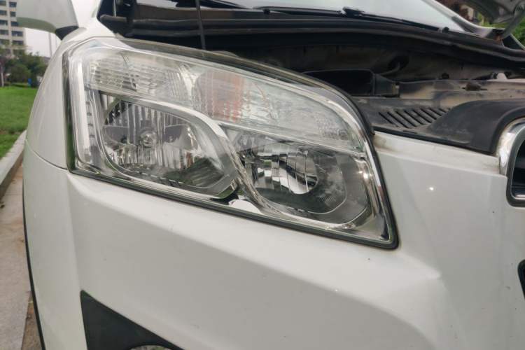 Used Chevrolet Trax 2016 1.4T Manual Two-Wheel Drive Comfort Version with Sunroof Exterior 6