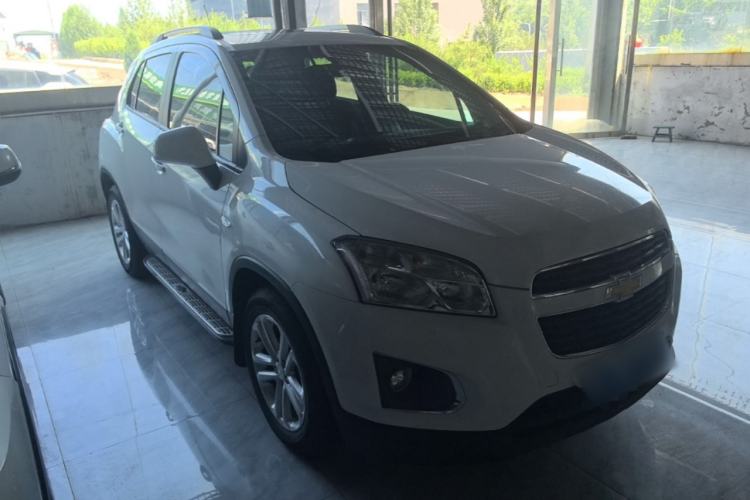 Used Chevrolet Trax 2016 1.4T Manual Two-Wheel Drive Comfort Version with Sunroof Front Right 45 Deg