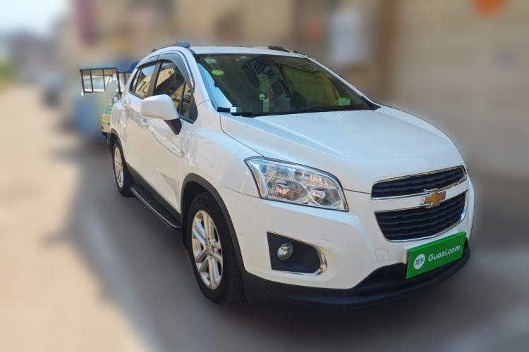 Used Chevrolet Trax 2016 1.4T Manual Two-Wheel Drive Comfort Version with Sunroof Front Right 45 Deg