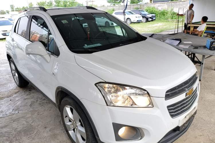 Used Chevrolet Trax 2016 1.4T Automatic Two-Wheel Drive Luxury Version Front Right 45 Deg
