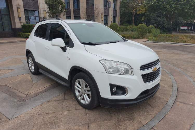 Used Chevrolet Trax 2016 1.4T Automatic Two-Wheel Drive Comfort Version with Sunroof Front Right 45 Deg