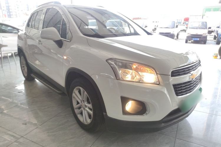 Used Chevrolet Trax 2016 1.4T Automatic Two-Wheel Drive Comfort Version with Sunroof Front Right 45 Deg