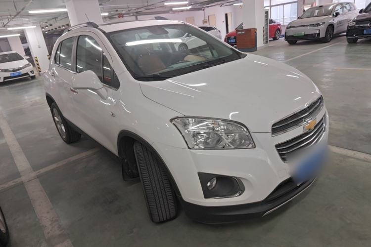 Used Chevrolet Trax 2016 1.4T Automatic Two-Wheel Drive Luxury Version Front Right 45 Deg
