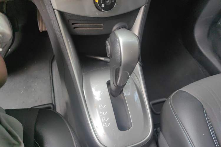 Used Chevrolet Trax 2016 1.4T Automatic Two-Wheel Drive Luxury Version Gear Lever