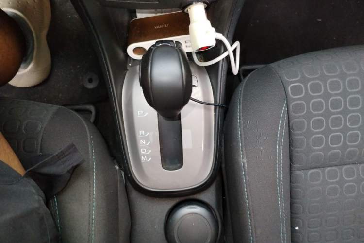 Used Chevrolet Trax 2016 1.4T Automatic Two-Wheel Drive Comfort Version with Sunroof Gear Lever