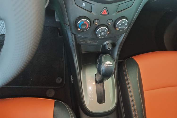 Used Chevrolet Trax 2016 1.4T Automatic Two-Wheel Drive Comfort Version with Sunroof Gear Lever
