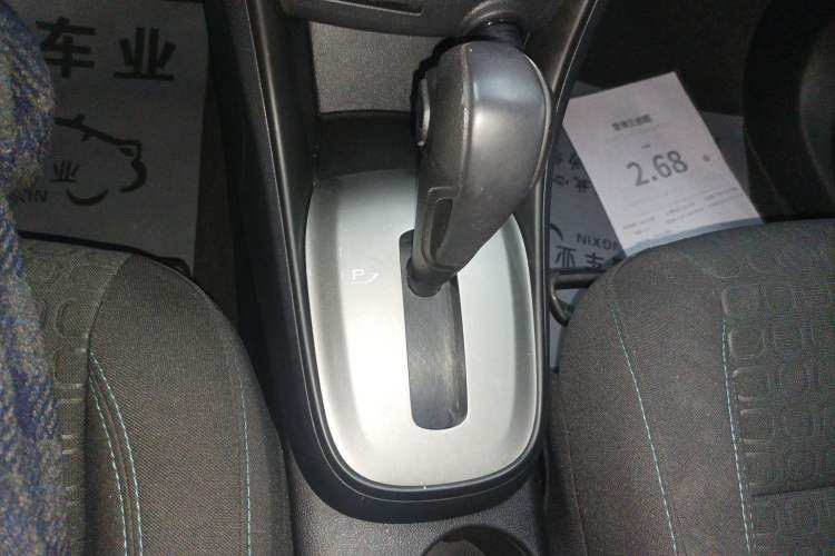 Used Chevrolet Trax 2016 1.4T Automatic Two-Wheel Drive Comfort Version with Sunroof Gear Lever