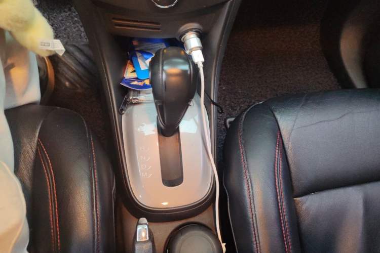 Used Chevrolet Trax 2016 1.4T Automatic Two-Wheel Drive Comfort Version with Sunroof Gear Lever