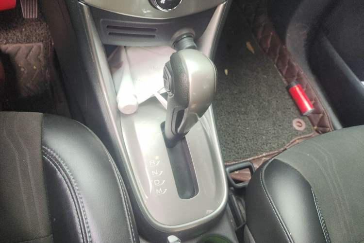 Used Chevrolet Trax 2016 1.4T Automatic Two-Wheel Drive Luxury Version Gear Lever