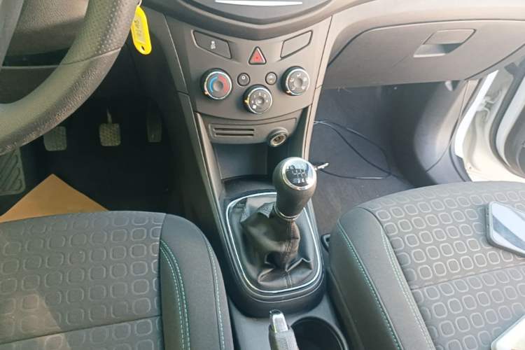 Used Chevrolet Trax 2016 1.4T Manual Two-Wheel Drive Comfort Version with Sunroof Gear Lever