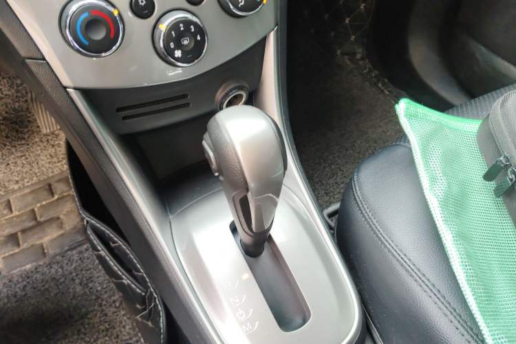 Used Chevrolet Trax 2016 1.4T Automatic Two-Wheel Drive Luxury Version Gear Lever