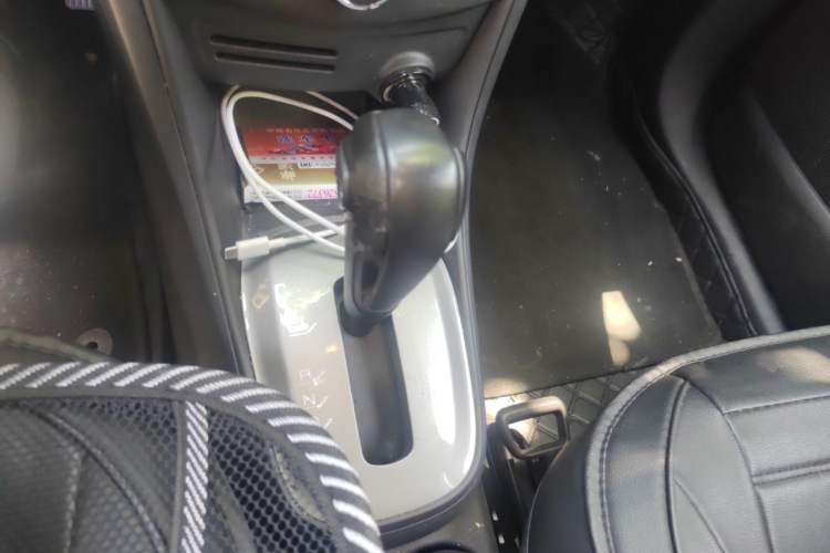 Used Chevrolet Trax 2016 1.4T Automatic Two-Wheel Drive Comfort Version with Sunroof Gear Lever
