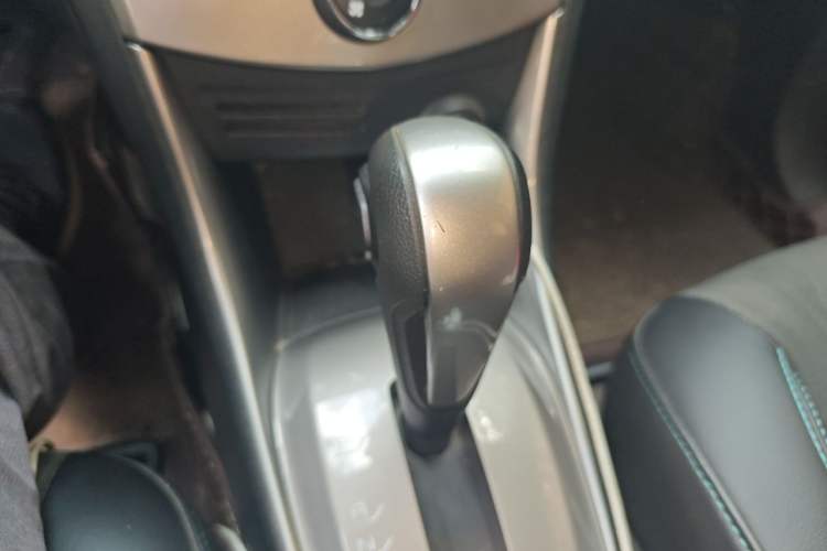 Used Chevrolet Trax 2016 1.4T Automatic Two-Wheel Drive Luxury Version Gear Lever