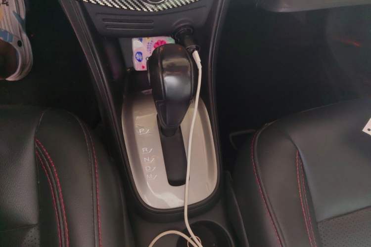 Used Chevrolet Trax 2016 1.4T Automatic Two-Wheel Drive Comfort Version with Sunroof Gear Lever