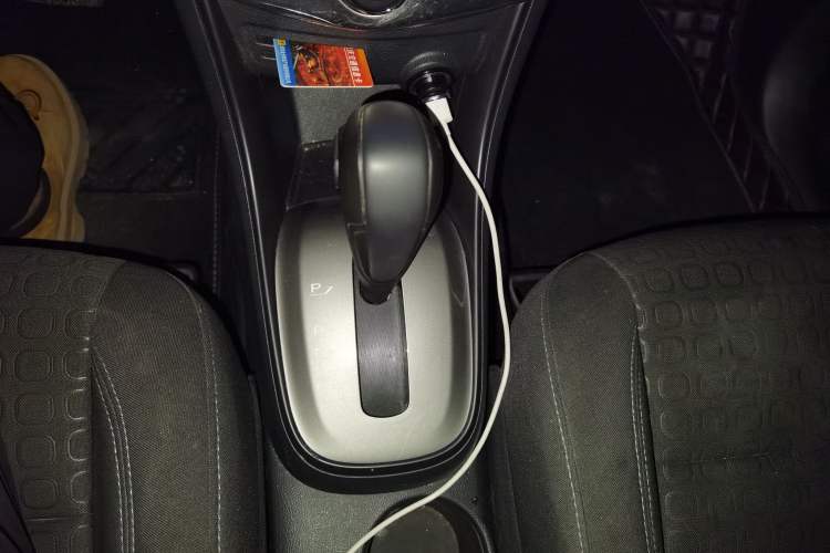 Used Chevrolet Trax 2016 1.4T Automatic Two-Wheel Drive Comfort Version with Sunroof Gear Lever