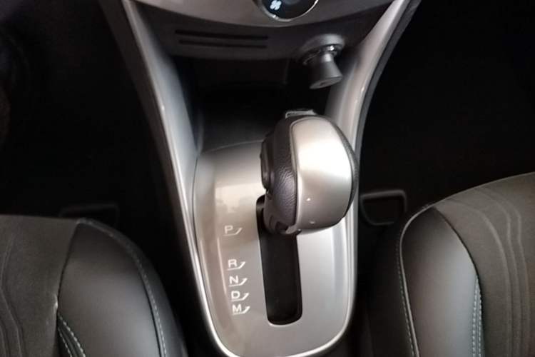 Used Chevrolet Trax 2016 1.4T Automatic Two-Wheel Drive Luxury Version Gear Lever