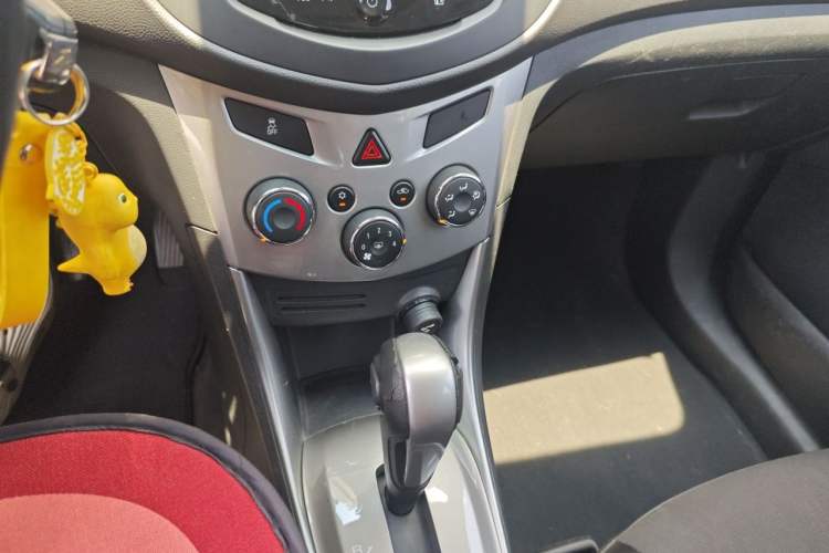 Used Chevrolet Trax 2016 1.4T Automatic Two-Wheel Drive Luxury Version Gear Lever