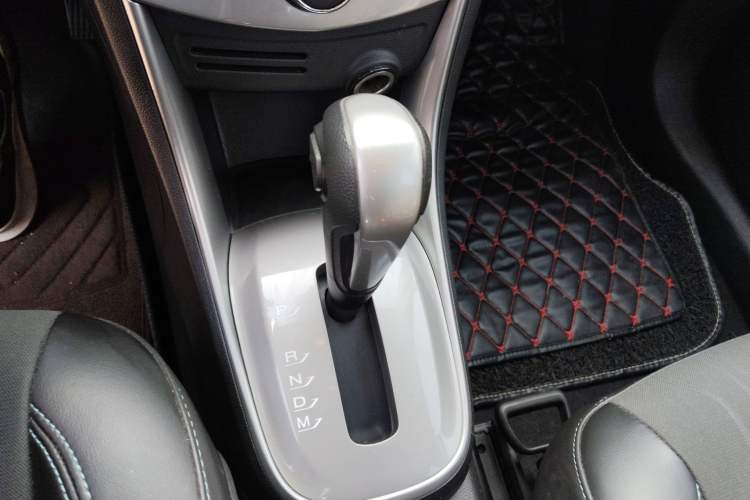 Used Chevrolet Trax 2016 1.4T Automatic Two-Wheel Drive Luxury Version Gear Lever
