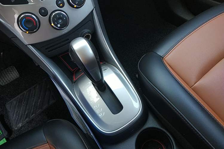 Used Chevrolet Trax 2016 1.4T Automatic 4x4 Flagship Model Gear Lever