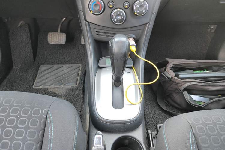 Used Chevrolet Trax 2016 1.4T Automatic Two-Wheel Drive Comfort Version with Sunroof Gear Lever