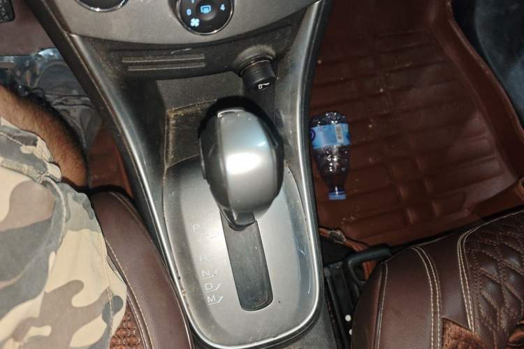 Used Chevrolet Trax 2016 1.4T Automatic Two-Wheel Drive Luxury Version Gear Lever