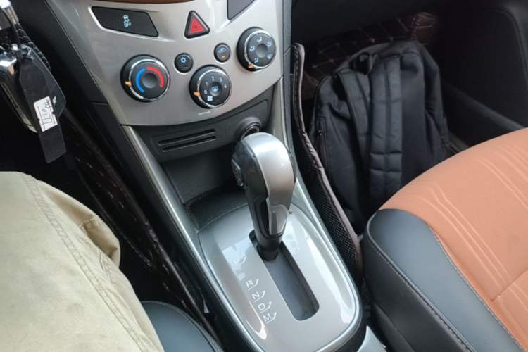 Used Chevrolet Trax 2016 1.4T Automatic Two-Wheel Drive Luxury Version Gear Lever