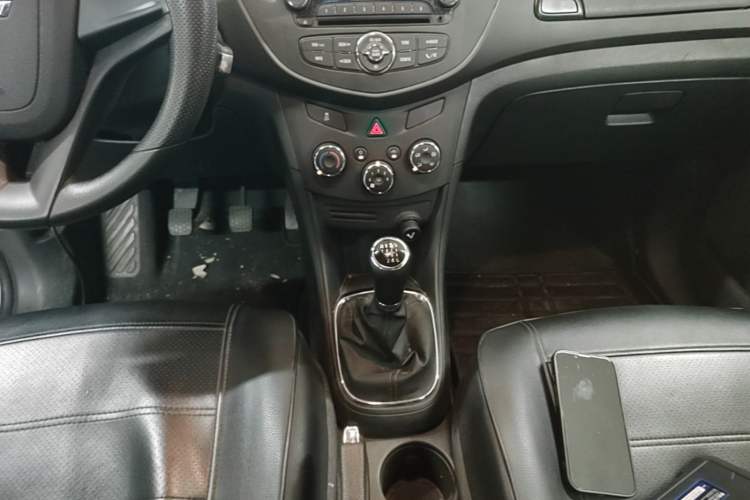 Used Chevrolet Trax 2016 1.4T Manual Two-Wheel Drive Comfort Version with Sunroof Gear Lever